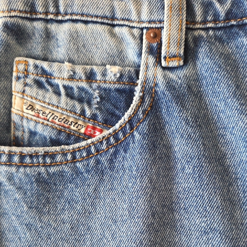 Diesel Light Blue Denim Pencil Skirt with Front Zip - Picture 4 of 4